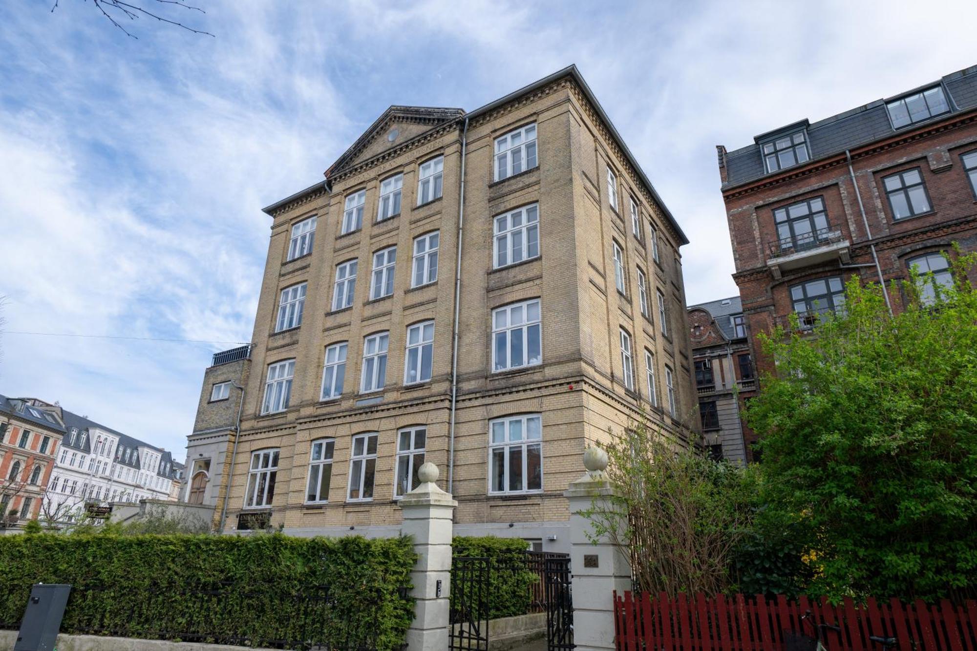 Unique 3 Bedroom In Vibrant Frederiksberg Apartamento