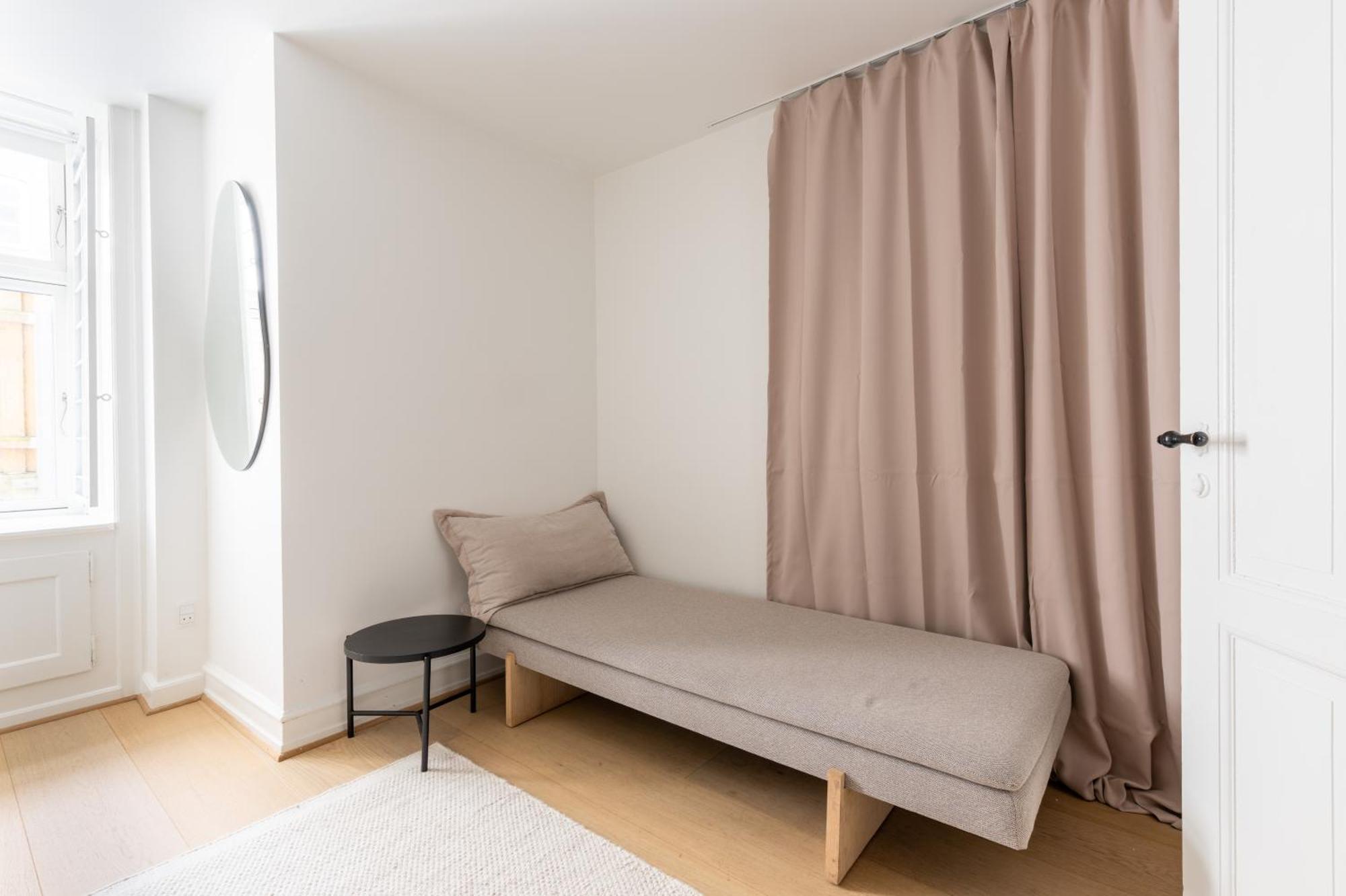 Unique 3 Bedroom In Vibrant Frederiksberg Apartamento